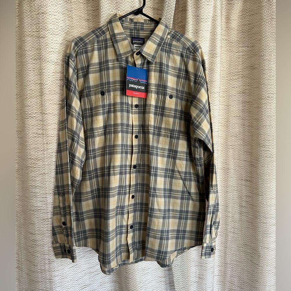 Patagonia Men’s Relaxed Fit button-down flannel